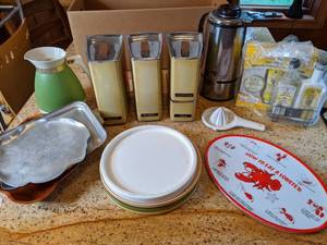 lot 421 image: BOX OF VINTAGE KITCHEN CLASSICS