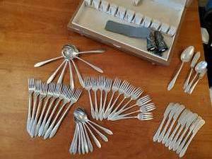 lot 680 image: COMMUNITY PLATE SILVER SET 8 PLACE SETTING PLUS SERVERS