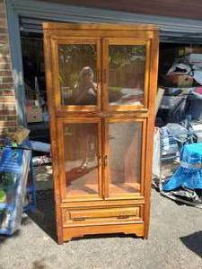 lot 950 image: ANTIQUE GLASS DOORED WOOD BOOKCASE