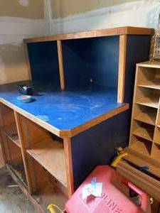 lot 1001 image: Shop desk