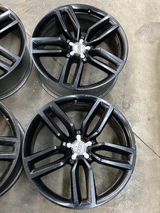lot 8 image: Set Of (4) Audi Q7 Wheels
