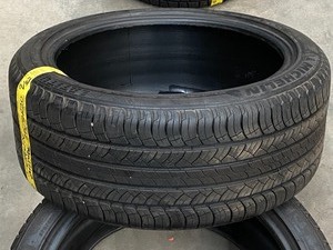 lot 9 image: Set Of (2) Michelin 20 Tires