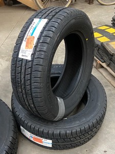 lot 14 image: Set Of (4) Sumitomo 18 Tires