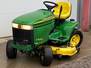 lot 1-A image: John Deere LX277