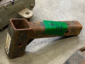 lot 14 image: Service Jack, Topper Clamps, Tow Hitches