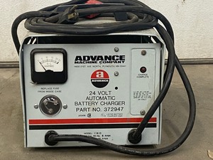 lot 12 image: Advance Battery Charger