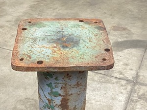 lot 8 image: Heavy Duty Pedestal