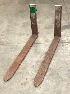lot 5 image: Set Of Pallet Forks