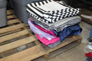 Lot of (19) Tablecloths Round 120 Black&WhiteGrayPeachHot PinkTealLavenderPurpleNavySilver