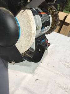 lot 25 image: Delta Bench Grinder