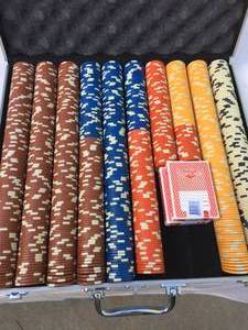 lot 34 image: Awesome Poker Chip Set In Nice Case