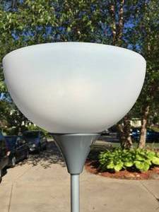 lot 35 image: Nice Floor Lamp