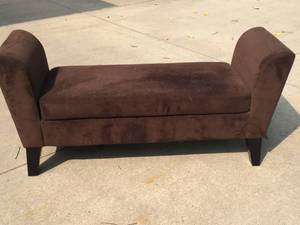 lot 198 image: Padded Bench With Wooden Legs And Storage
