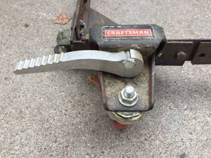lot 204 image: Metal Craftsman Rolling Cart