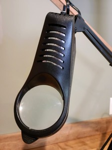 lot 220 image: Adjustable Table Lamp With Magnifying Glass