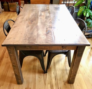 lot 221 image: Fantastic Farmhouse Style Dining Table & Chairs