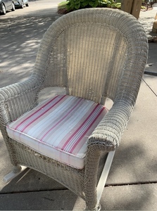 lot 51 image: Patio Furniture Set