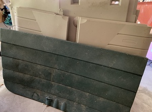 lot 52 image: Rubbermaid Outdoor Storage Chest