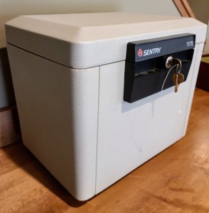 lot 225 image: Sentry 1170 Fireproof FileBox