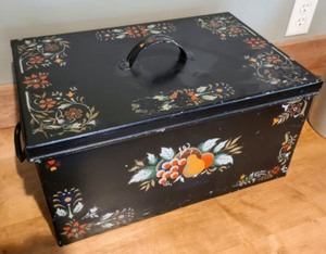 lot 236 image: Lot of Vintage Goodness