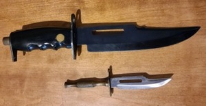 lot 252 image: Hunting Knives in Sheath