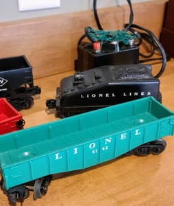 lot 266 image: Lionel Train Set