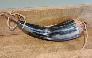 lot 275 image: Powder Horn