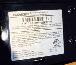 lot 289 image: Bose Sound Dock & Headphones