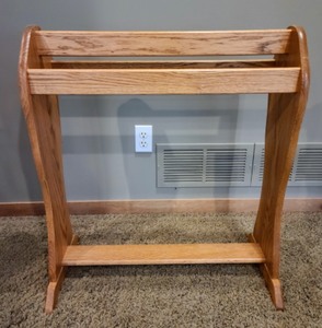 lot 294 image: Oak Quilt Rack