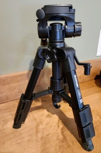lot 296 image: Zoomie Q100 Tripod