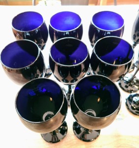 lot 317 image: Dark Cobalt Glassware