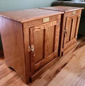 lot 321 image: Pair of Ice Box Style Side Tables