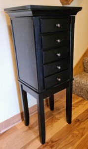 lot 324 image: Black Wood Jewelry Case