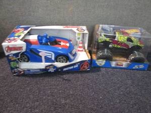 Avengers Friction Car, Hot Wheels M...
