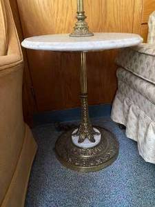 lot 14 image: Marble Floor Lamp