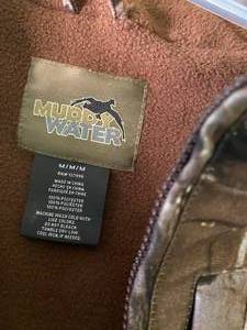 lot 21 image: MuddyWater Camo Hooded Jacket