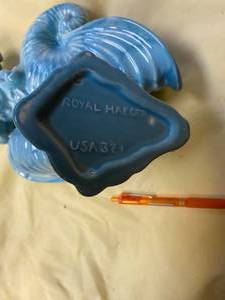 lot 27 image: 2 Royal Haeger USA Vases