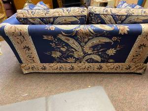 lot 1 image: Blue Flowered Loveseat