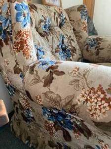 lot 3 image: Blue & Tan Chair