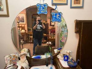 lot 7 image: Vintage Full Size Bed & Dressers