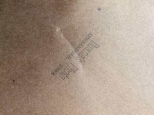 lot 8 image: Beautiful Older Style Picture of a Lady