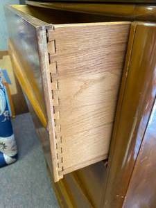 lot 5 image: 4 drawer Tall Dresser &amp 3 drawer Low Dresser with mirror