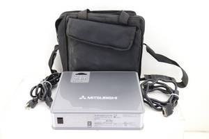 lot 23 image: Mitsubishi XL5U LCD Projector