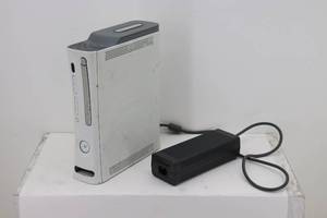 lot 40 image: X-Box 360