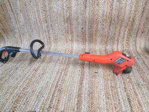 lot 5 image: Black & Decker Electric TrimmerEdg...