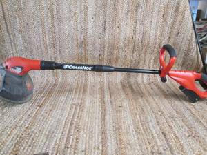 lot 6 image: Black & Decker 18V Cordless Trimmer...