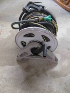 lot 10 image: Hose Reel With Heavy Duty 100 Foot Hose & Spray Nozzle & Hose Splitter 9