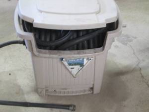 lot 11 image: Suncast Hose Hide Away Reel With 100 Foot Hose 9
