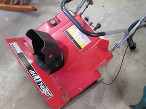 lot 13 image: Atlas 22 3HP Gas Snow Blower 9