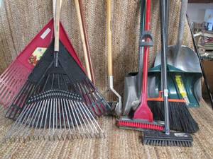 lot 14 image: Huge Lot of Yard & Clean Up Tools (Rakes, Shovels, Mop, Broom, Scrubber, Edger, & Extra Handles 9